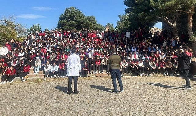 Erzurum gençleri tarihin izinde