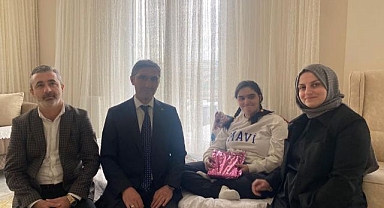 Evde eğitim alan öğrenciye moral desteği