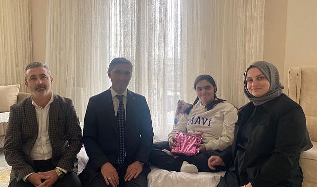 Evde eğitim alan öğrenciye moral desteği