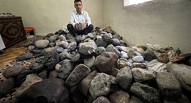 Evini taşlarla doldurdu! Sebebi ise...