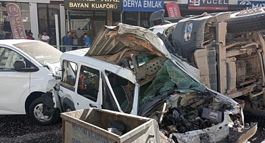 Freni patlayan kamyon ortalığı savaş alanına çevirdi