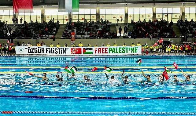 Gazze'deki çocuklar için kulaç attılar