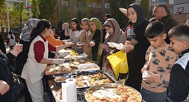 Gazze için kermes düzenlediler