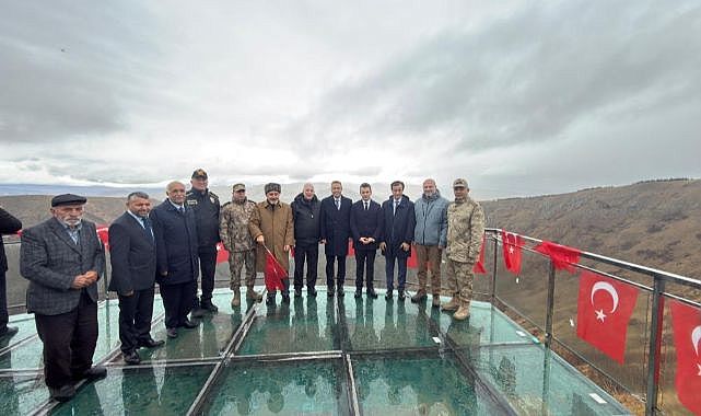 Görkemli teras şimdi hizmette