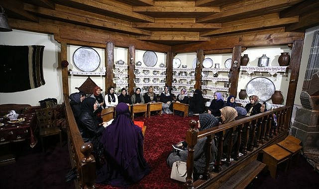 Hafızlar asırlık konakta ezber tazeliyor