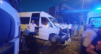 İki ticari araç birbirine girdi!