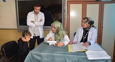 İlkokul öğrencilerine işitme testi 