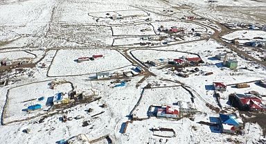 Kar yağışıyla köyler beyaza büründü