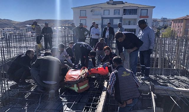 Kırılan beton pompasının altında kaldı!