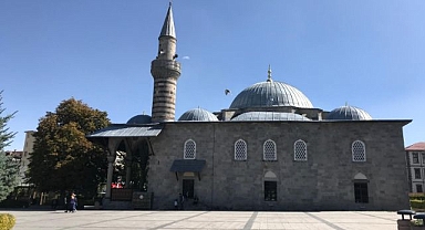 Lalapaşa Camii ibadete kapatıldı!