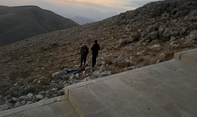 Nemrut'un merdivenlerinden yuvarlandı!