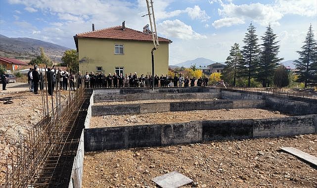 O mahalleye yapılacak caminin temeli atıldı
