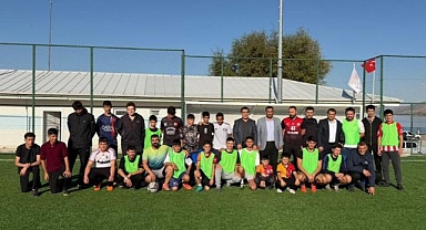Öğrenciler ve aileleri futbol maçı yaptı