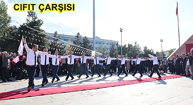 Onlar bar tuttu, herkes onlara tutuldu