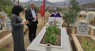 Pençe kilit şehitleri kabirleri başında anıldı
