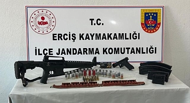 Ruhsatsız silahlara jandarma el koydu