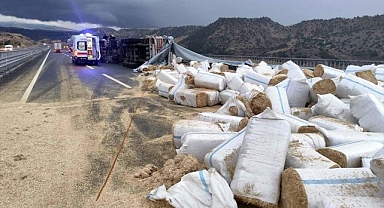 Saman yüklü tır devrildi! 