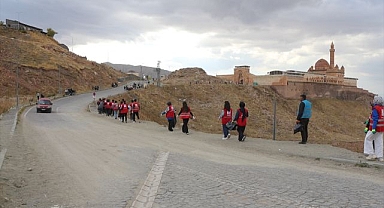 Saray çevresinde farkındalık temizliği