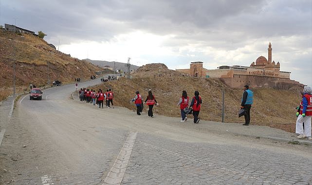 Saray çevresinde farkındalık temizliği