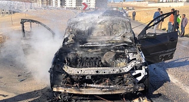 Seyir halindeki otomobil alevlere teslim oldu