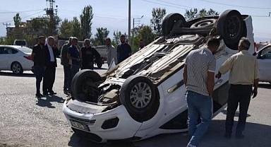 Takla atan araç ters döndü! Vatandaş bakın ne istedi?