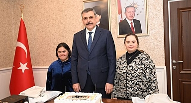 Valiliğin Gülleri'ne sürpriz doğum günü