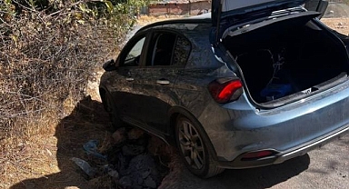 Yol kenarındaki çukura düştü!