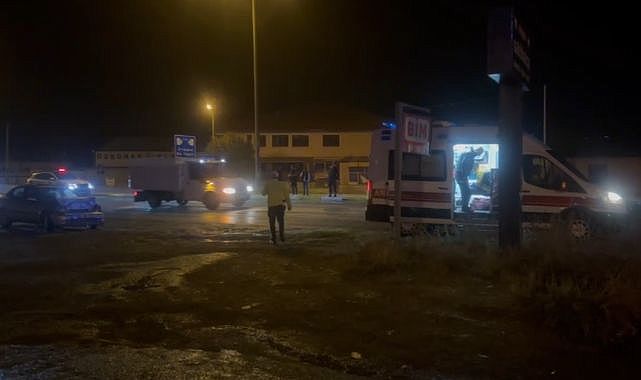 Yolcu otobüsü ile otomobil birbirine girdi!