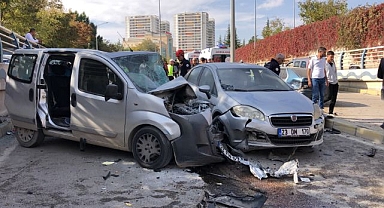 Zincirleme kazada 3 araç birbirine girdi