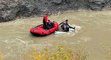150 metreden aşağı uçtular! Feci kaza sonları oldu