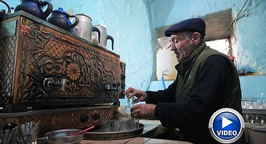 350 yıllık tarihi çay ocağında 55 yıldır çay demliyor