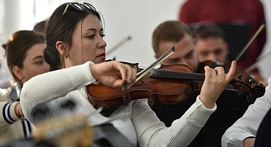 42 öğretmen tek sahnede