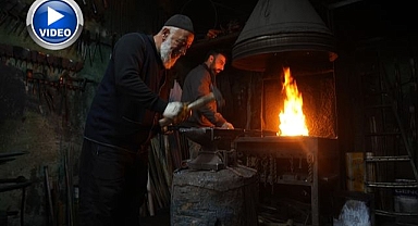 50 yıldır demir döverek geçimini sağlıyor