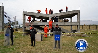  6,4 büyüklüğünde deprem tatbikatı gerçeğini aratmadı