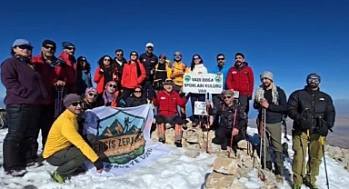 Dağcılardan 24 Kasım'a özel tırmanış