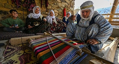 Asırlık kültürü yeni kuşaklara aktarıyorlar