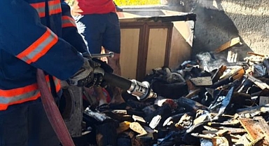 Binanın çatısında çıkan yangın korkuttu