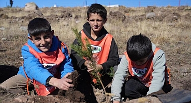 Binlerce fidan toprakla buluştu