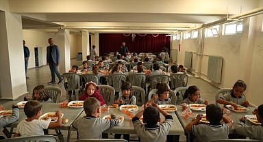 Binlerce öğrenci Terzi Sofrasında doyuyor