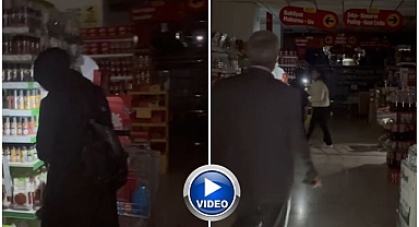 Cep telefonu ışığıyla alışveriş yaptılar