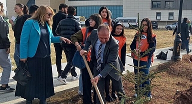 Çevre dostu projesiyle 450 meyve fidanı dikildi