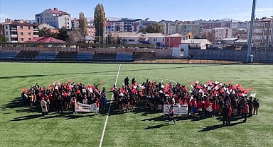 Çocuklar farkındalık için yürüdü