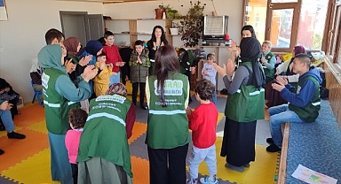 Çocukların yüzünü güldürdüler