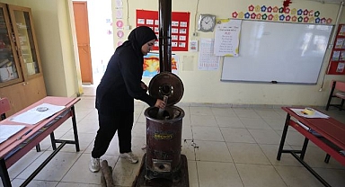 Dağ köyünün fedakar öğretmeni...