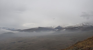 Dağların sisli fotoğrafları büyüledi
