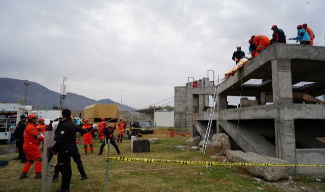 Deprem tatbikatları sürüyor