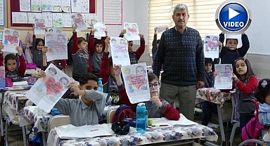 Depremin yaralarını öğrencileriyle sardı