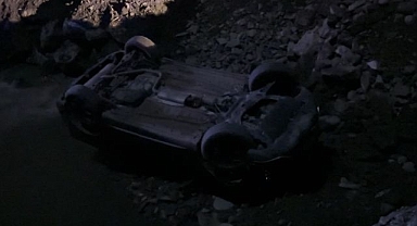 Dereye uçan otomobilde can pazarı yaşandı!