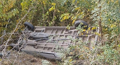 Devrilen minibüste can pazarı!