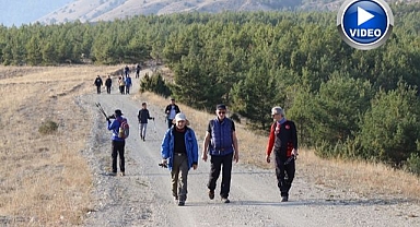 Doğal güzelliklerin içinde 16 km yürüdüler   